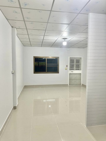 บัวทอง  4  บ้านสวย พร้อมเข้าอยู่  ทำเลดีใกล้ตลาด ในราคาพิเศษ