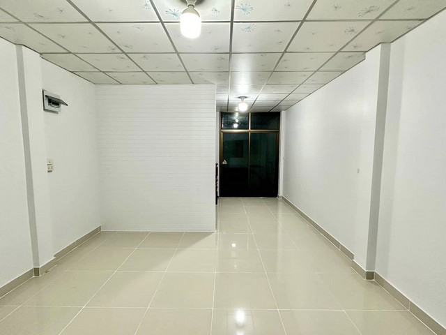 บัวทอง  4  บ้านสวย พร้อมเข้าอยู่  ทำเลดีใกล้ตลาด ในราคาพิเศษ