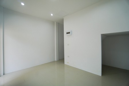 3-story commercial building for sale on Koh Samui. Great opportunity for investors in a 3-story building with rooms.