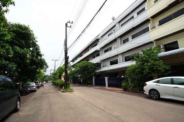 ให้เช่าทาวน์โฮม 4 ชั้น 5 ห้องนอน 6 ห้องน้ำ  หมู่บ้าน ปริยานนท์ 1 ใกล้เซ็นทรัล พระราม 3
