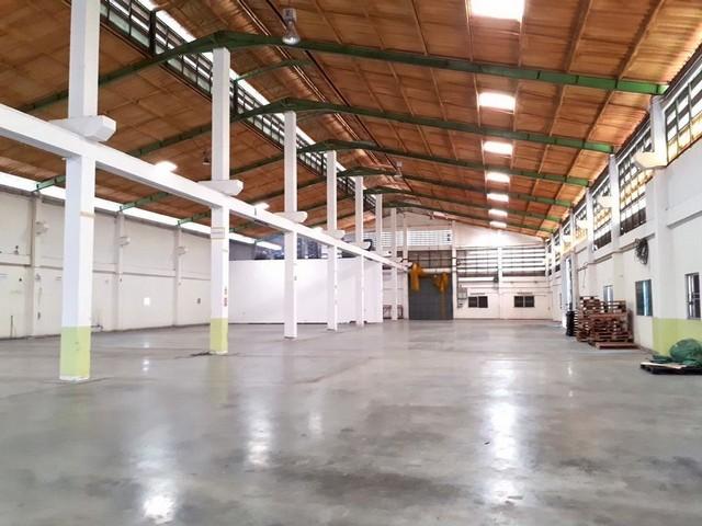ให้เช่าโกดังพร้อมออฟฟิศ พื้นที่ใช้สอย 750 ตารางเมตร รับน้ำหนักได้ 5 ตัน ติดถนนใหญ่ลาดกระบัง ใกล้สนามบินสุวรรณภูมิ