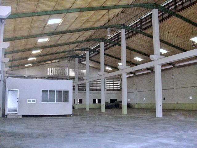 ให้เช่าโกดังพร้อมออฟฟิศ พื้นที่ใช้สอย 750 ตารางเมตร รับน้ำหนักได้ 5 ตัน ติดถนนใหญ่ลาดกระบัง ใกล้สนามบินสุวรรณภูมิ