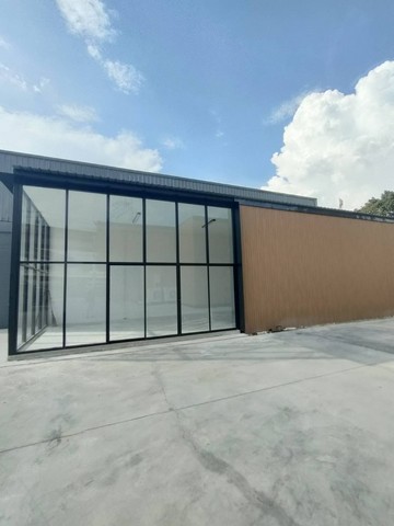 ให้เช่าโกดังพร้อมออฟฟิศย่านบางนา ใกล้เมกาบางนา เหมาะทำโชว์รูม เก็บสินค้า ร้านอาหาร พื้นที่ 280 ตร.ม.