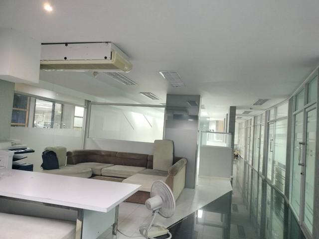 ให้เช่าพื้นที่สำนักงาน ชั้น 2 อาคารดีสินชัย พระราม 3 เหมาะทำออฟฟิต หรือคลีนิค ใกล้ BRT สถานีเจริญราษฏร์