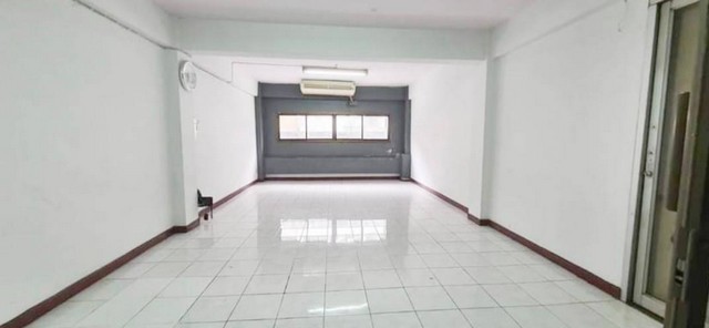 ให้เช่าอาคารพาณิชย์ 4.5 ชั้น ทำเลถนนสุขุมวิท101/1 วชิรธรรมสาธิตซอย4ต้นซอย