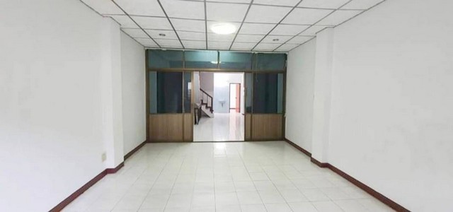 ให้เช่าอาคารพาณิชย์ 4.5 ชั้น ทำเลถนนสุขุมวิท101/1 วชิรธรรมสาธิตซอย4ต้นซอย