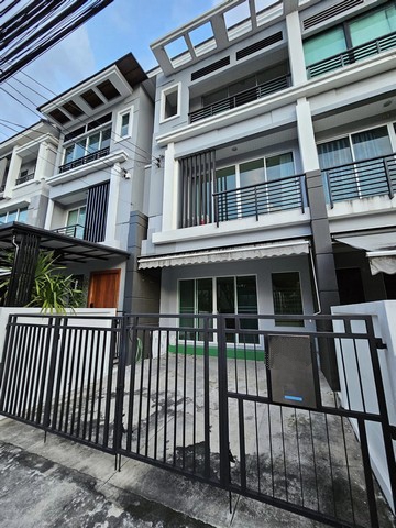 ให้เช่าทาวโฮม บ้านกลางเมือง พระราม 9 - รามคำแหง ย่านทาวอินทาว ใกล้เดอะมอลล์รามคำแหง ใกล้เลียบด่วนเอกมัย รามอินทรา 3 ชั้น ซอย รามคำแหง39