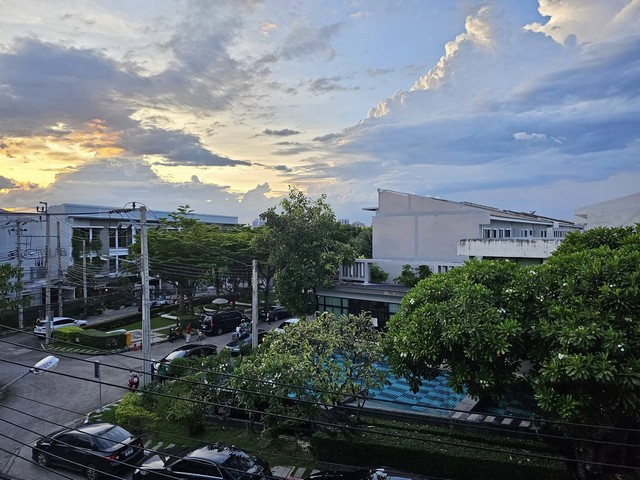 ให้เช่าทาวโฮม บ้านกลางเมือง พระราม 9 - รามคำแหง ย่านทาวอินทาว ใกล้เดอะมอลล์รามคำแหง ใกล้เลียบด่วนเอกมัย รามอินทรา 3 ชั้น ซอย รามคำแหง39