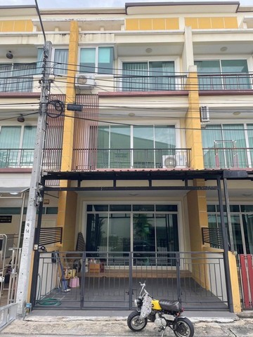 ให้เช่าทาวน์โฮม 3 ชั้นพร้อมอยู่ ทำเลลาดพร้าว101แยก42