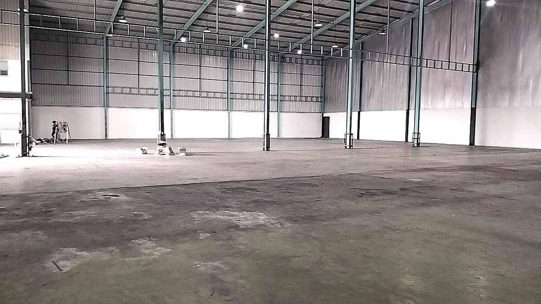 ให้เช่าคลังสินค้า-โกดัง แพรกษา สมุทรปราการ มีออฟฟิศ 2 ชั้น เนื้อที่ 3 ไร่ พื้นที่ใช้สอยโกดัง 2530 ตารางเมตร. มีพื้นที่ด้านข้างเหลืออีก 1ไร่