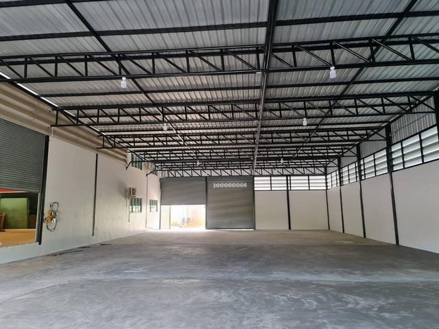 ให้เช่า โกดังพื้นที่ 380 ตร.ม.ติดถนน 332  บางเสร่  สัตหีบ ชลบุรี ห่างจากสนามบินนานาชาติอู่เภา 8 กม