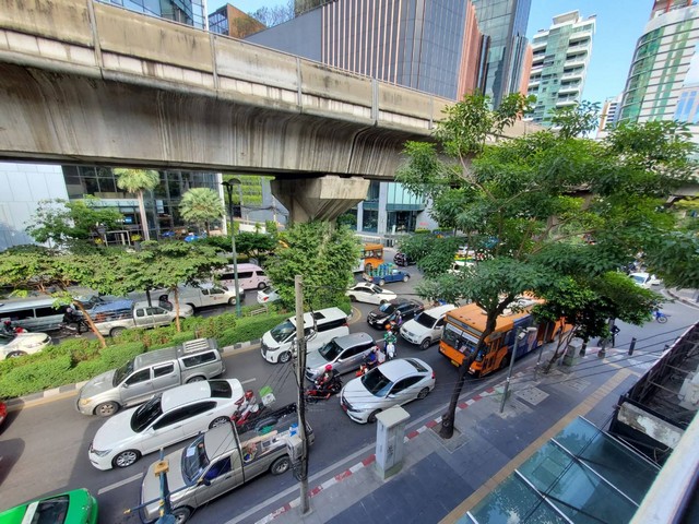 ให้เช่า พื้นที ชั้น 3 ทั้งชั้น ติดถนนสุขุมวิทซอย 20 ใกล้อโศก 160 ตรม. เหมาะร้านอาหารและธุรกิจทุกประเภท เช่า 130,000 ต่อเดือน