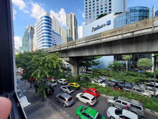 ให้เช่า พื้นที ชั้น 3 ทั้งชั้น ติดถนนสุขุมวิทซอย 20 ใกล้อโศก 160 ตรม. เหมาะร้านอาหารและธุรกิจทุกประเภท เช่า 130,000 ต่อเดือน