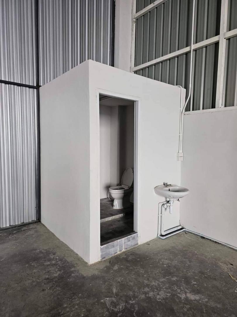 ให้เช่าโกดัง คลังสินค้า มีพื้นที่หลายขนาด ใกล้ทางด่วนท่าเรือคลองเตย ถนนกว้างรถใหญ่สามารถเข้าออกได้  พระราม 4