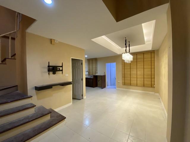 ให้เช่าทาวน์โฮม3 ชั้นหมู่บ้านกลางเมือง ลาดพร้าว-โยธินพัฒนา 