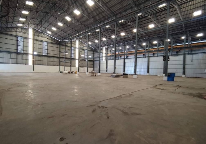  ให้เช่า โกดัง 1,900 ตรม  ใกล้แยกสาย 5 อ้อมน้อย สมุทรสาคร