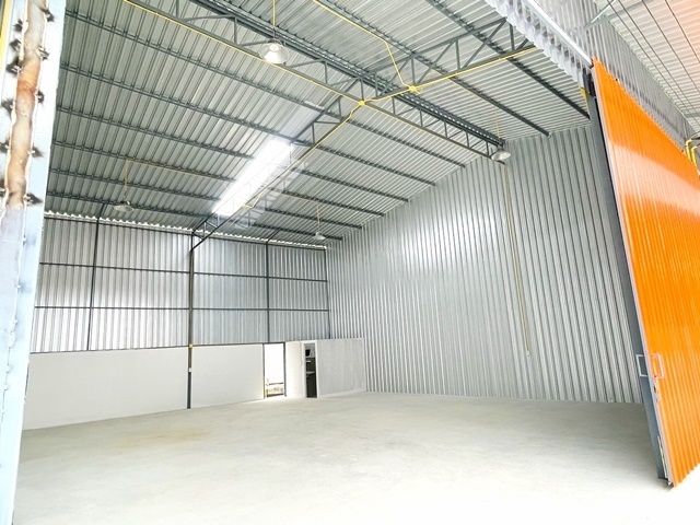 ตลาดนกฮูก MRTพระนั่งเกล้า 1.5 กม. เซ็นทรัล รัตนาธิเบศร์ โกดังสร้างใหม่ให้เช่า 130-1,600 ตรม.  พื้นที่ 1 ไร่ หรือ 400 ตรว. 1น้ำ จอดรถหลายคัน