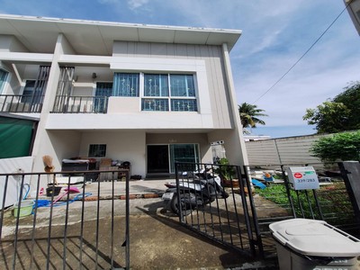 ทาวน์โฮม 2 ชั้น หลังริม มีสวนในบ้าน 2 นอน 2 น้ำ จอดรถได้ 2 คัน หมู่บ้าน ซิตี้เซนส์ เพชรเกษม 69 (City Sense Petchkasem 69)