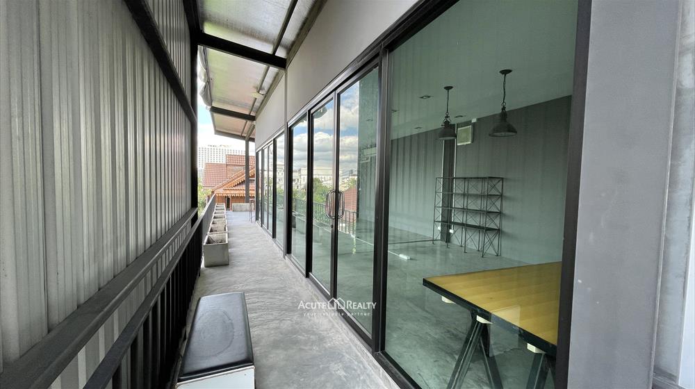 ให้เช่าอาคาร 3 ชั้น พร้อมที่จอดรถ เพดานสูง ใกล้ MRT สุทธิสาร ทำเลดีมาก เหมาะทำสำนักงาน โชว์รูม