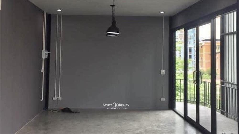 ให้เช่าอาคาร 3 ชั้น พร้อมที่จอดรถ เพดานสูง ใกล้ MRT สุทธิสาร ทำเลดีมาก เหมาะทำสำนักงาน โชว์รูม