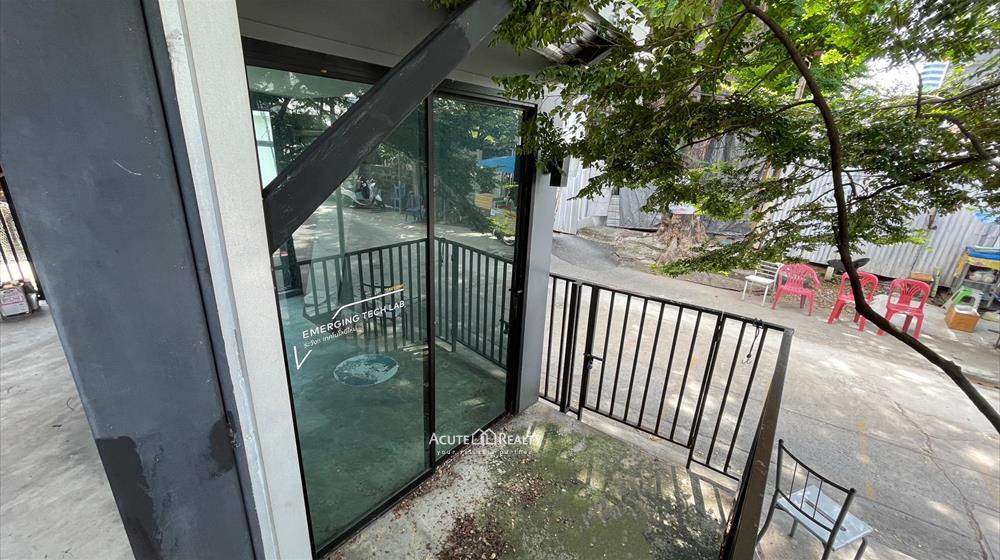 ให้เช่าอาคาร 3 ชั้น พร้อมที่จอดรถ เพดานสูง ใกล้ MRT สุทธิสาร ทำเลดีมาก เหมาะทำสำนักงาน โชว์รูม