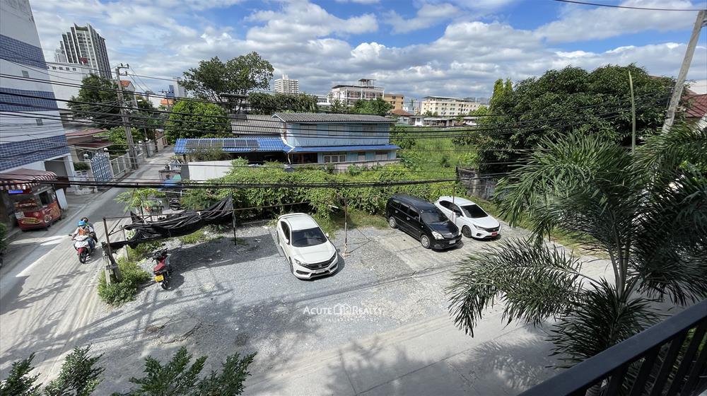 ให้เช่าอาคาร 3 ชั้น พร้อมที่จอดรถ เพดานสูง ใกล้ MRT สุทธิสาร ทำเลดีมาก เหมาะทำสำนักงาน โชว์รูม