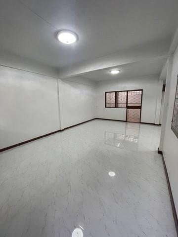 POR3491 ขายทาวเฮ้าส์ ลาดพร้าววังหิน 65 เขตลาดพร้าว ใกล้โลตัสวังหิน Plaza Lagoon หน้ากว้าง 7 เมตร แพดานสูง 2.8 เมตร โปร่งสบาย Renovate ใหม่ 