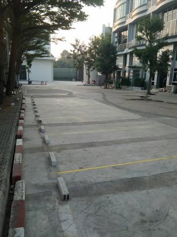 POR3484  ให้เช่า โกดัง ทาวน์อินทาวน์ พื้นที่ 300 ตรม. ออฟฟิศ 3.5 ชั้น 289 ตรม. มีลิฟท์ ที่จอดรถ 6 คัน ใกล้เลียบด่วน เอกมัย รามอินทรา