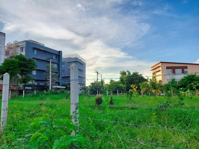 ขาย/เช่า ที่ดินสวยถมแล้ว  202   ตร.วา แปลงมุม  ซ.แบริ่ง 39 ถ. สุขุมวิท107   เข้าซอยเพียง 50 เมตร   ZT275 