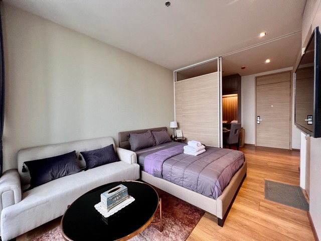 Park 24, BTS Phromphong Studio 28 sqm. Line ID: @nirin789