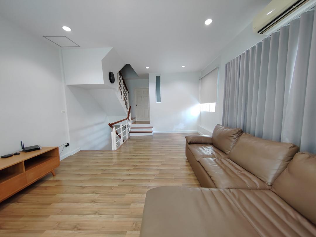 C4064 ขายทาวน์โฮม 3 ชั้น ถนนรามอินทรา 14 (ซอยมัยลาภ) หลังมุม รีโนเวทใหม่ ตกแต่งสไตล์มินิมอล เฟอร์พร้อมอยู่ 