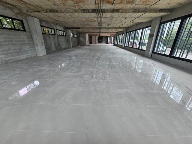 C4051 ให้เช่าอาคารใหม่ ชั้น 1 ทำออฟฟิต หรือคลังสินค้า ติดถนนใหญ่ติวานนท์ ใกล้เมืองทอง