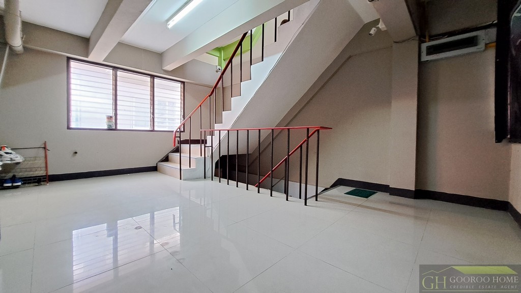 ขาย ตึกแถว 3.5 ชั้น การเคหะออเงิน สุขาภิบาล5 ซ.66 ถ.วิภาวดีรังสิต ทางด่วนจตุโชติ ใกล้ตลาดสดเคหะออเงิน