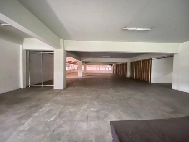 C4034 ให้เช่าสำนักงาน โชว์รูม 3 ชั้น รวมชั้นใต้ดิน พื้นที่กว่า 2000 ตรม. ถนนบางนา-ตราด กม 5 ใกล้Index บางนา