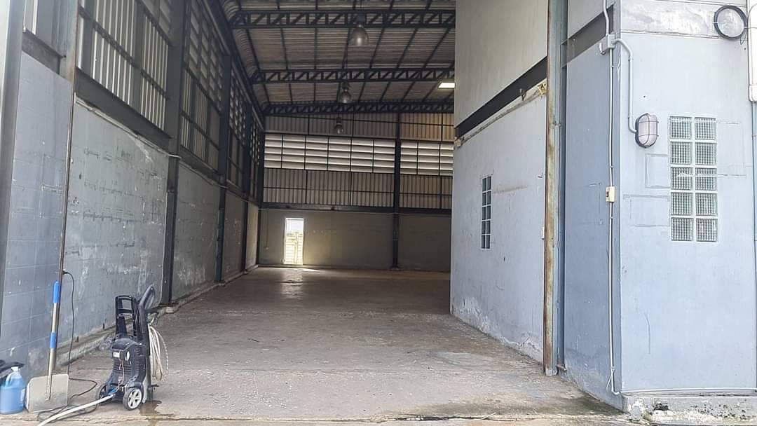 ให้เช่าโกดัง พื้นที่โกดัง 214 ตารางเมตร  มีห้องออฟฟิศและห้องพัก ย่าน บางใหญ่ นนทบุรี
