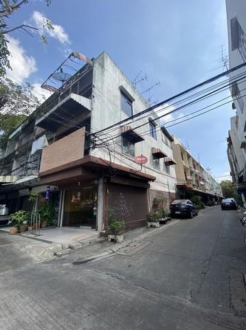 C4032 ให้เช่าอาคารพาณิชย์ 3 ชั้น ซอยเซ็นหลุยส์ 3 ริมถนนใหญ่ ห้องมุม ใกล้BTS เซ็นหลุยส์ 800 เมตร