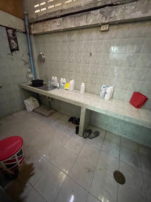 ขายพลาซ่าตึกแถว 3 ฉโนด 2 ห้อง 5 ชั้น บริเวณตึกเจ้เล้ง ดอนเมืองใกล้สนามบิน 43 ตรว. 