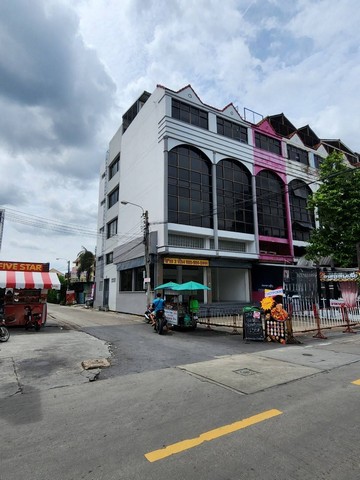 ขาย อาคารพาณิชย์ ซอยศรีนครินทร์ 40  ใกล้ซีคอนสแควร์ ศรีนครินทร์   ZW307
