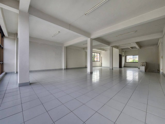 ขาย อาคารพาณิชย์ ซอยศรีนครินทร์ 40  ใกล้ซีคอนสแควร์ ศรีนครินทร์   ZW307