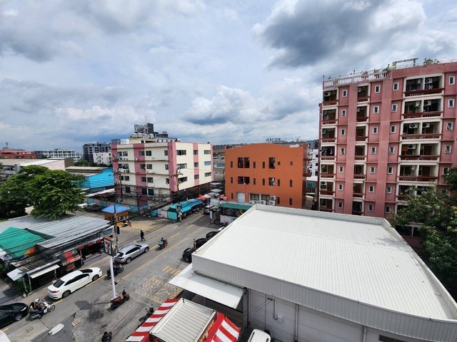 ขาย อาคารพาณิชย์ ซอยศรีนครินทร์ 40  ใกล้ซีคอนสแควร์ ศรีนครินทร์   ZW307