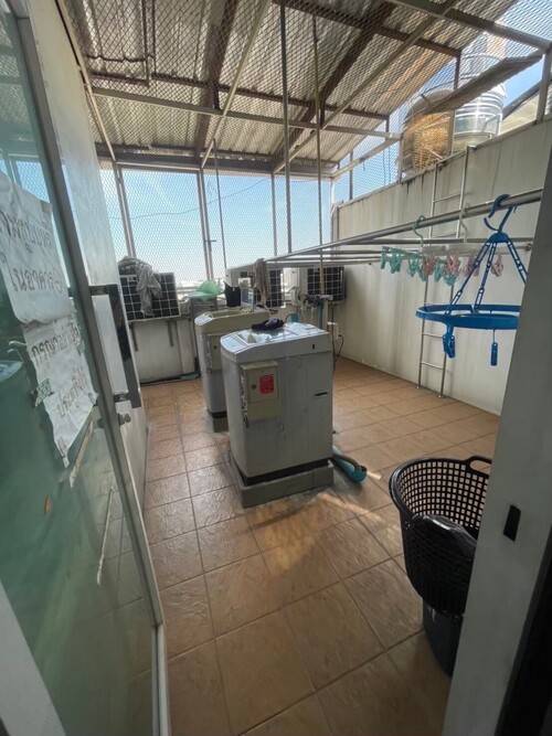 ขายพลาซ่าตึกแถวขนาดใหญ่ ติดกับอาคารเจ้เล้งพลาซ่า สามารถทำเป็นศูนย์การค้าเล็กๆ หรือ พลาซ่า ได้ 