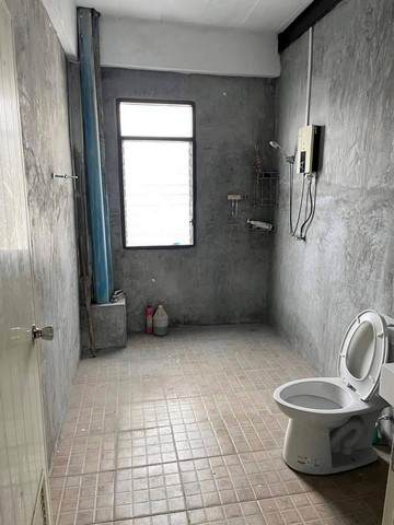 ให้เช่าอาคารพาณิชย์ 5.5 ชั้น ทำเลเอกชัย44ตลาดปิ่นทอง