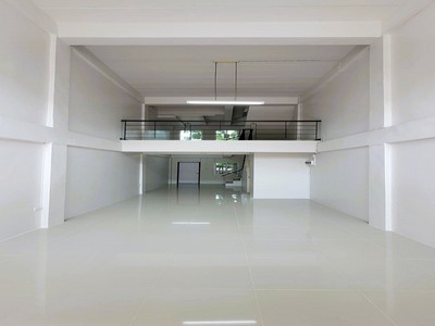 ให้เช่า อาคารพาณิชย์! รีโนเวท พร้อมทาสีใหม่แล้ว ทั้งตึก!! สายสี่สแควร์ สามพราน นครปฐม เหมาะอยู่อาศัย หรือ ทำโฮมออฟฟิศ