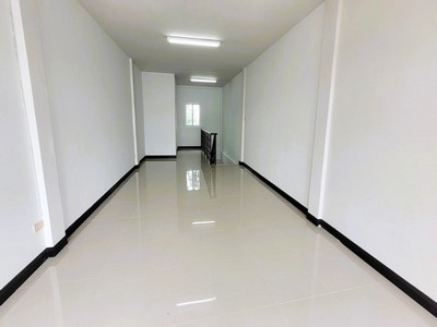 ให้เช่า อาคารพาณิชย์! รีโนเวท พร้อมทาสีใหม่แล้ว ทั้งตึก!! สายสี่สแควร์ สามพราน นครปฐม เหมาะอยู่อาศัย หรือ ทำโฮมออฟฟิศ