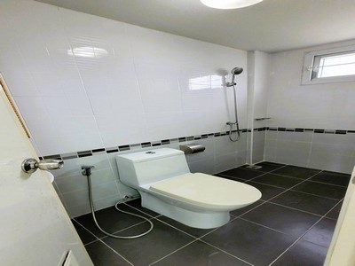 ให้เช่า อาคารพาณิชย์! รีโนเวท พร้อมทาสีใหม่แล้ว ทั้งตึก!! สายสี่สแควร์ สามพราน นครปฐม เหมาะอยู่อาศัย หรือ ทำโฮมออฟฟิศ