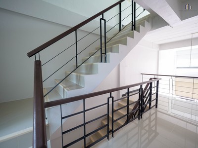 ให้เช่า อาคารพาณิชย์! รีโนเวท พร้อมทาสีใหม่แล้ว ทั้งตึก!! สายสี่สแควร์ สามพราน นครปฐม เหมาะอยู่อาศัย หรือ ทำโฮมออฟฟิศ