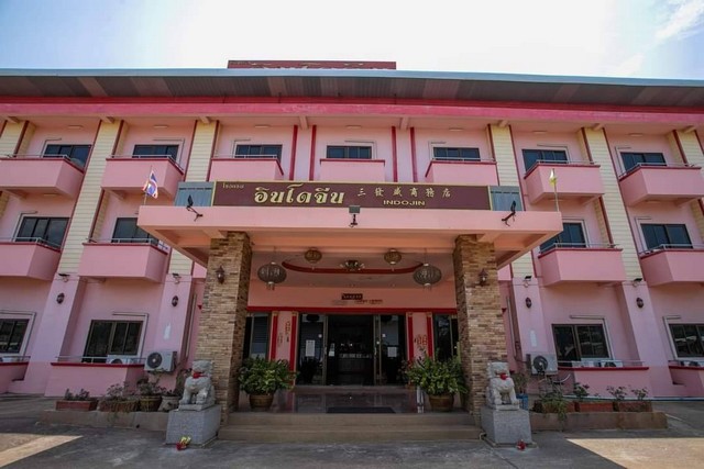 โรงแรมอินโดจีน ใจกลางเมืองลำปาง ขนาดพื้นที่  1-2-37 ไร่  ทำเลดี เดินทางสะดวก พื้นที่จอดรถมากกว่า50 คัน   ZN585 