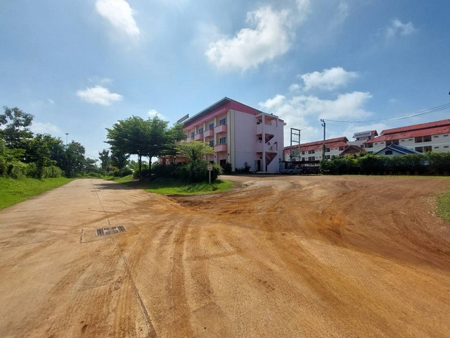 โรงแรมอินโดจีน ใจกลางเมืองลำปาง ขนาดพื้นที่  1-2-37 ไร่  ทำเลดี เดินทางสะดวก พื้นที่จอดรถมากกว่า50 คัน   ZN585 