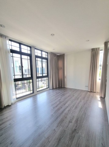 ให้เช่า Luxury Duplex Home 3 ชั้น THE SONNE ศรีนครินทร์-บางนา หลังมุม 4 ห้องนอน เฉลิมพระเกีรติ ร.9 ซอย28 ใกล้สวนและ Club house 