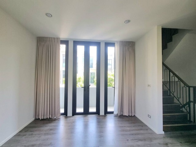 ให้เช่า Luxury Duplex Home 3 ชั้น THE SONNE ศรีนครินทร์-บางนา หลังมุม 4 ห้องนอน เฉลิมพระเกีรติ ร.9 ซอย28 ใกล้สวนและ Club house 